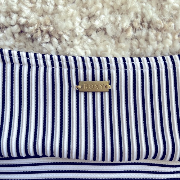 BNWT! Roxy Swim Bottoms. - Picture 3 of 3